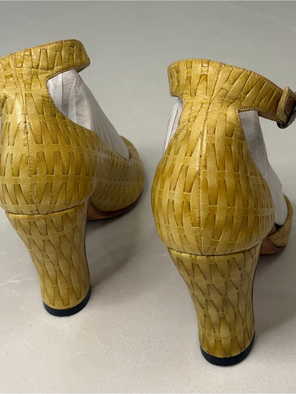 John Fluevog Miracles Marvel Yellow Woven Leather Peep Toe Heels Size 9 - Picture 4 of 15